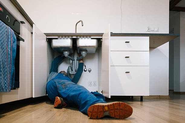 Professional Emergency Plumber technician working in Port Reading, NJ